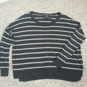 Two-tone gray striped sweatshirt